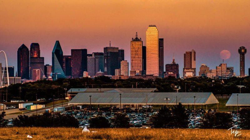 Picture of the Week: The Supermoon Rises over Dallas