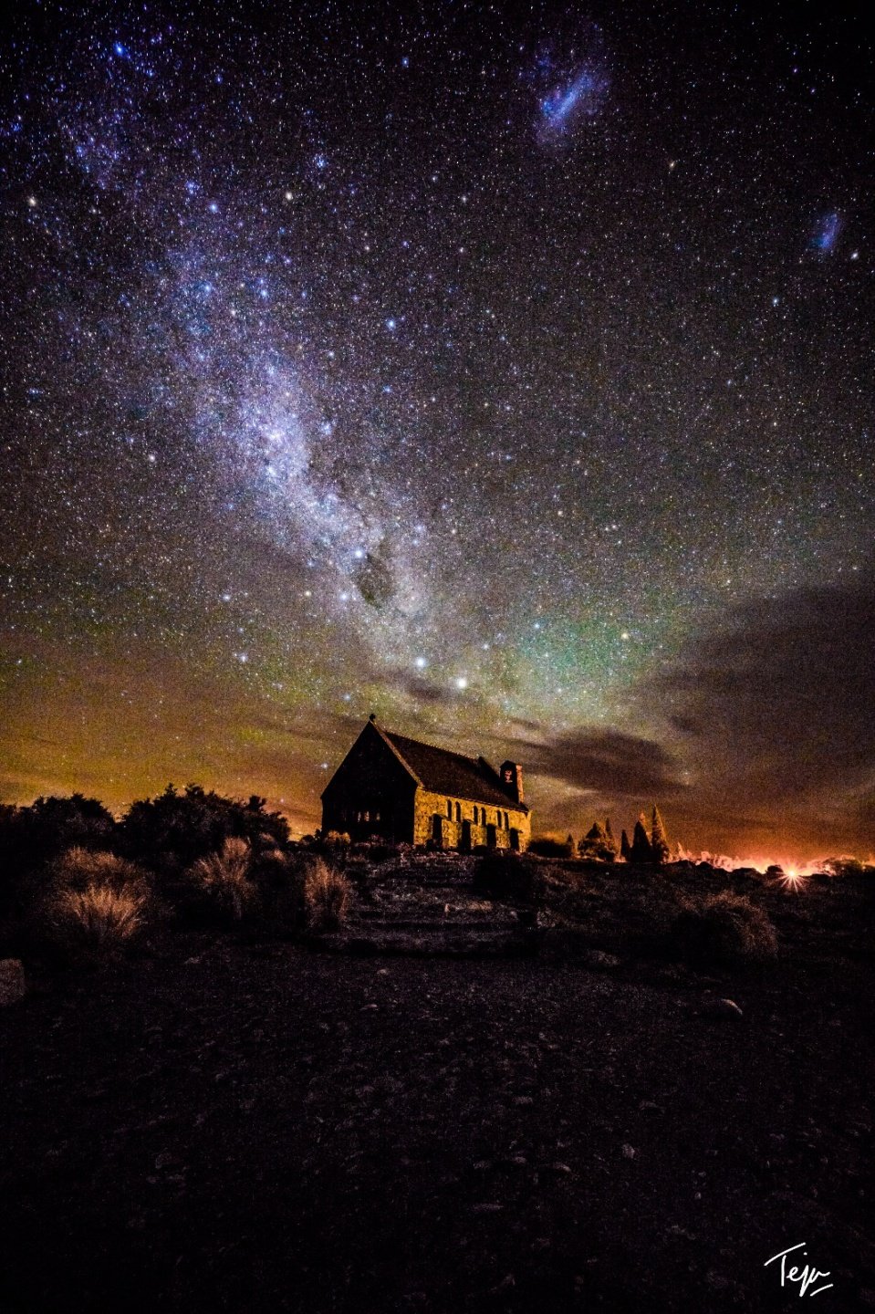 a house and stars in the sky