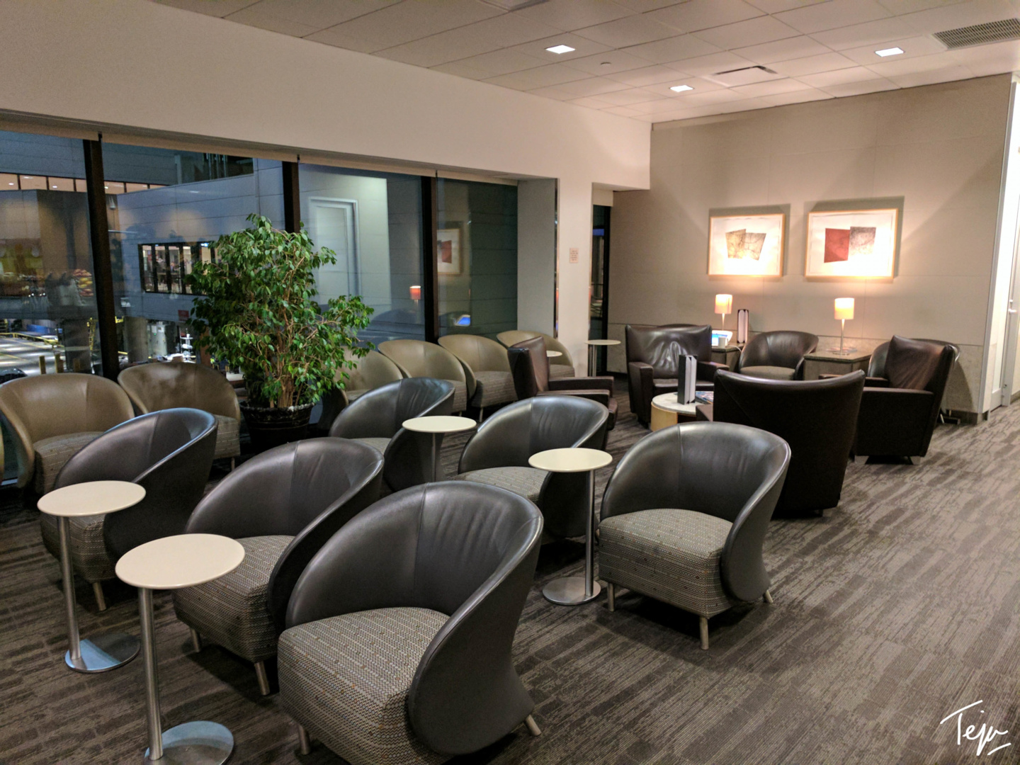 Lounge Review: American Admiral’s Club Boston Gate B30 – Grab a Mile