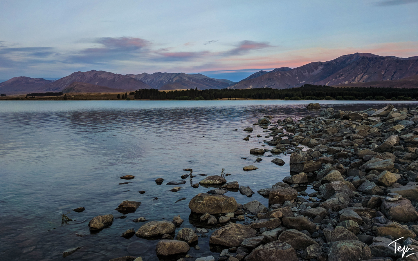 AirBnB Review: Lake Tekapo (NZ) Starlight House – Grab a Mile