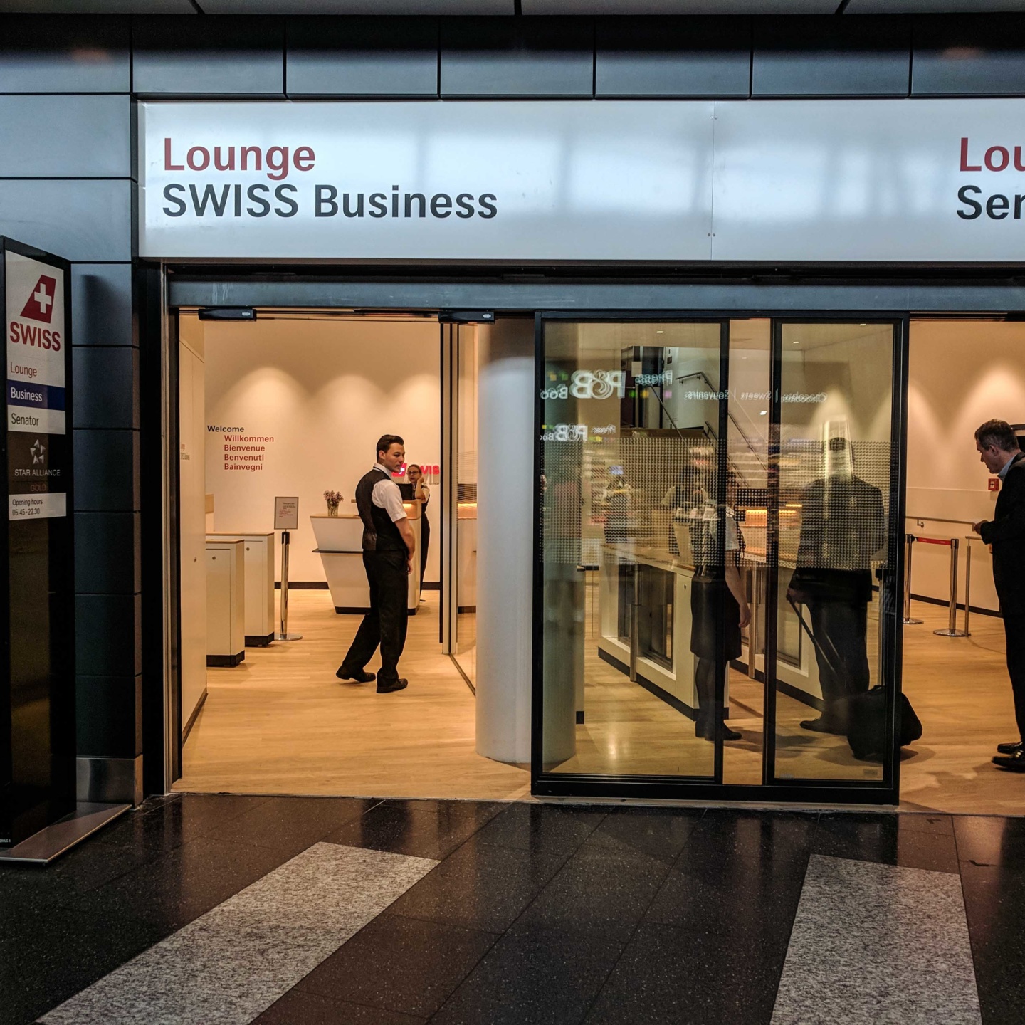 Review: The NEW Swiss Business Lounge – Zurich @ A Gates – Beautiful but Crowded
