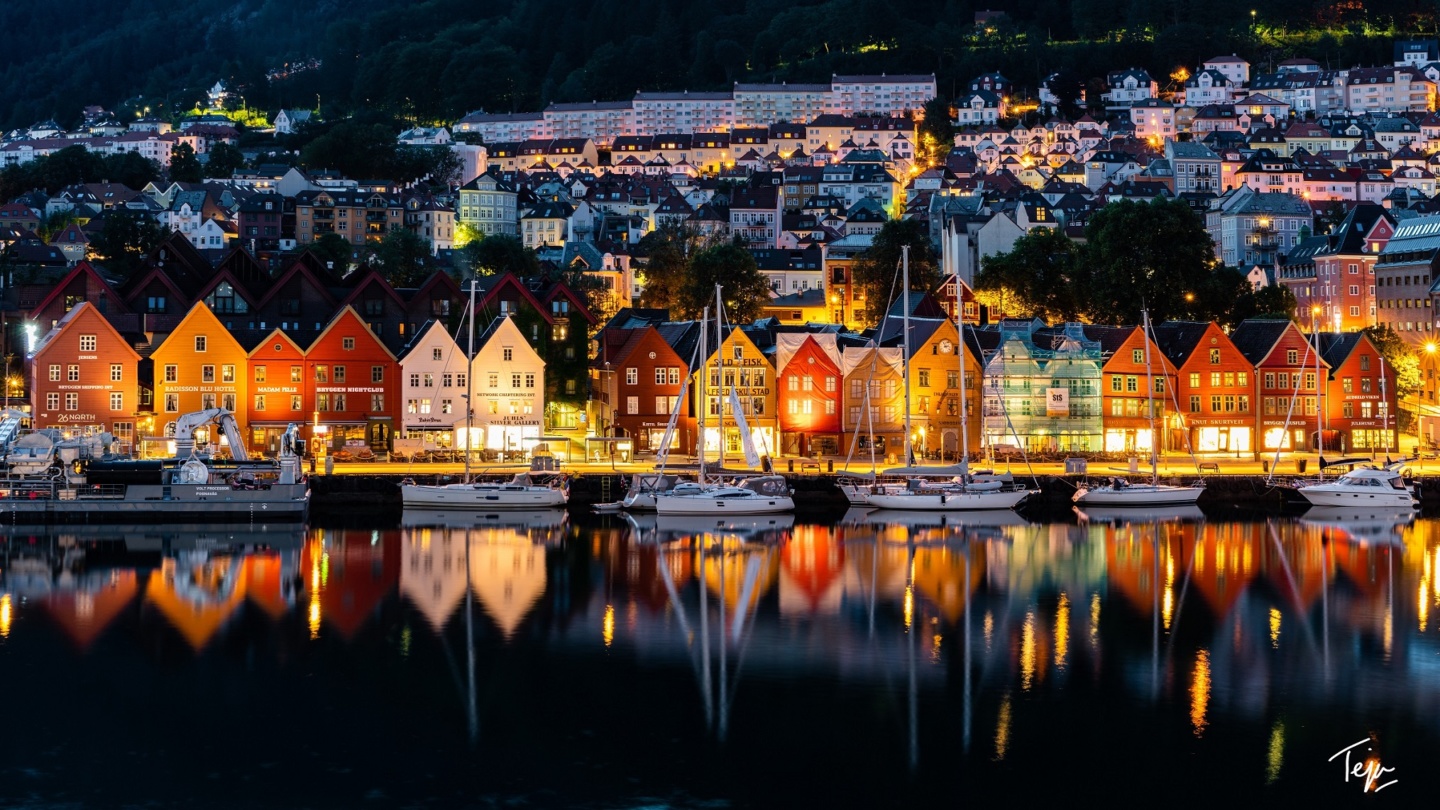a city with many boats on the water
