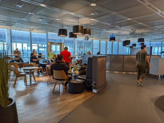 Quick Review: Lufthansa Business Class Lounge Frankfurt (B Ost) – Grab ...